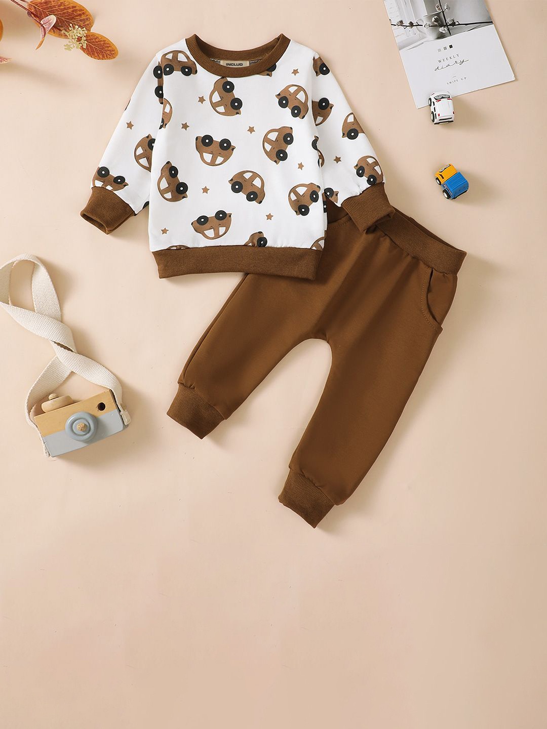 

INCLUD Boys Printed Long Sleeves Round Neck Car Print Sweatshirt With Trouser, Brown