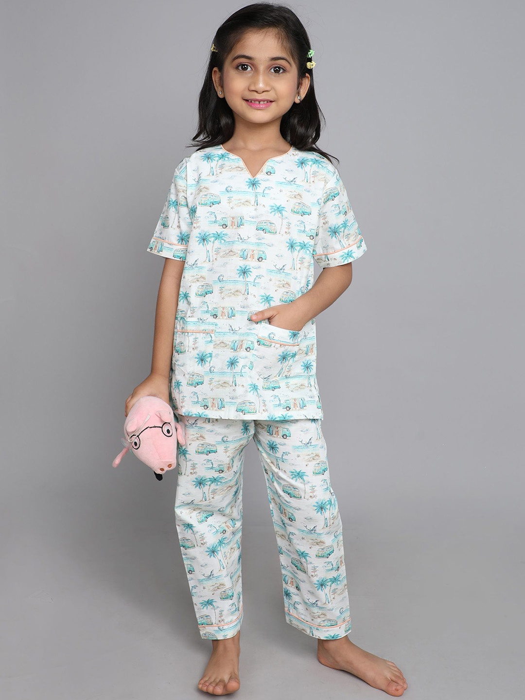 

Little Clothings Girls Printed Night suit, Cream