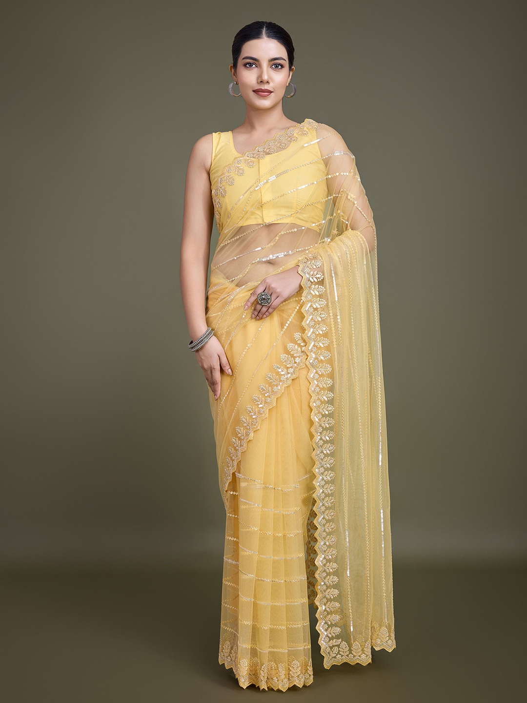 

MONJOLIKA FASHION Embellished Sequinned Net Saree, Yellow