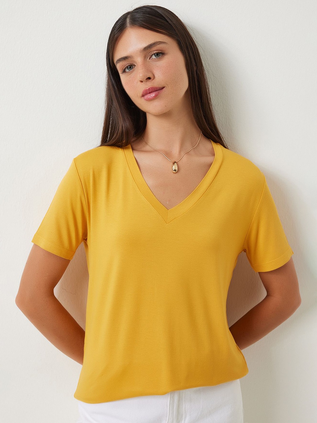 

Happiness istanbul Women Solid V-Neck T-Shirt, Yellow