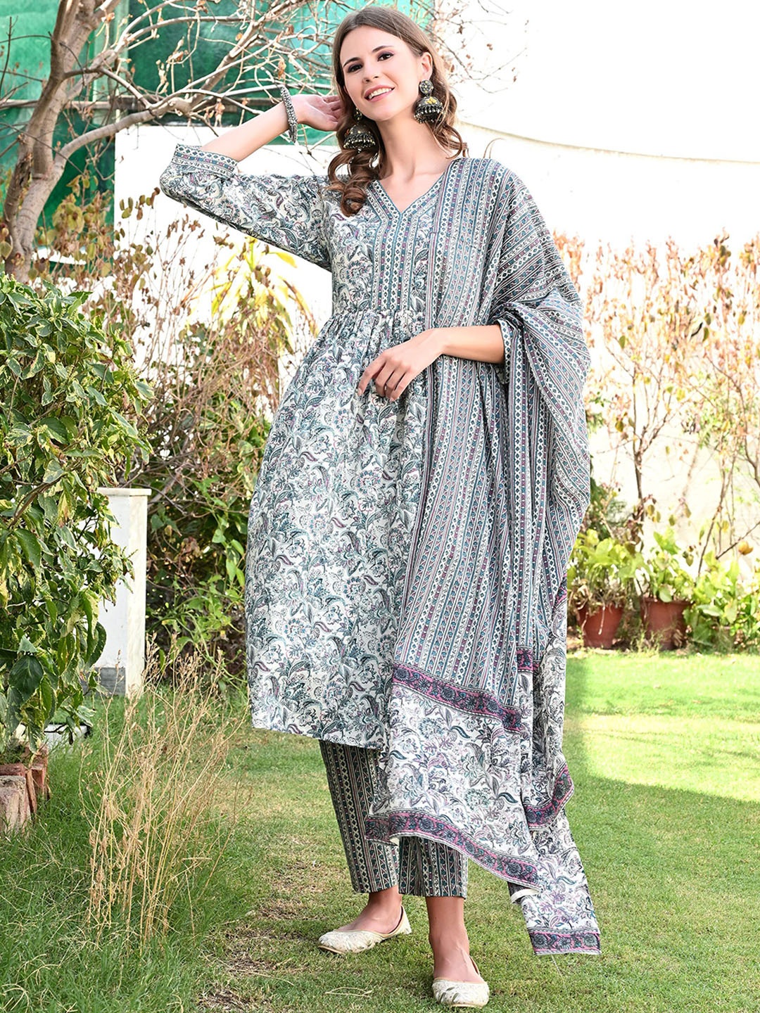 

Chandbaali Women Floral Printed Regular Pure Cotton Kurta with Trousers & With Dupatta, Cream