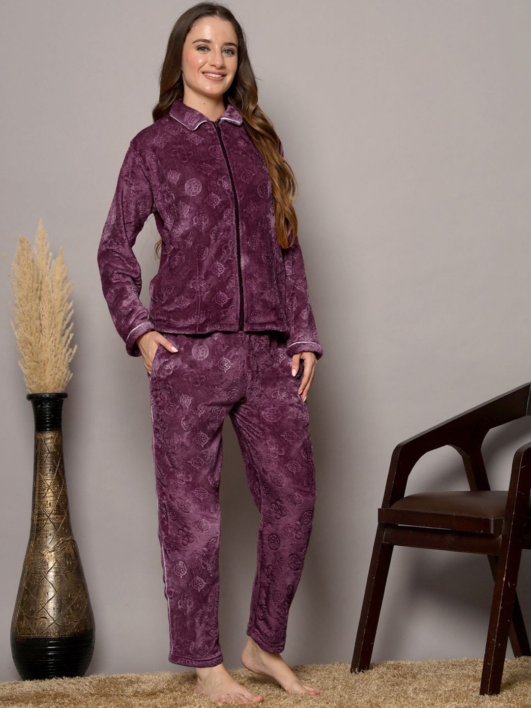 

FABINALIV Geometric Embossed Zip Closure Winter Night Suit, Burgundy