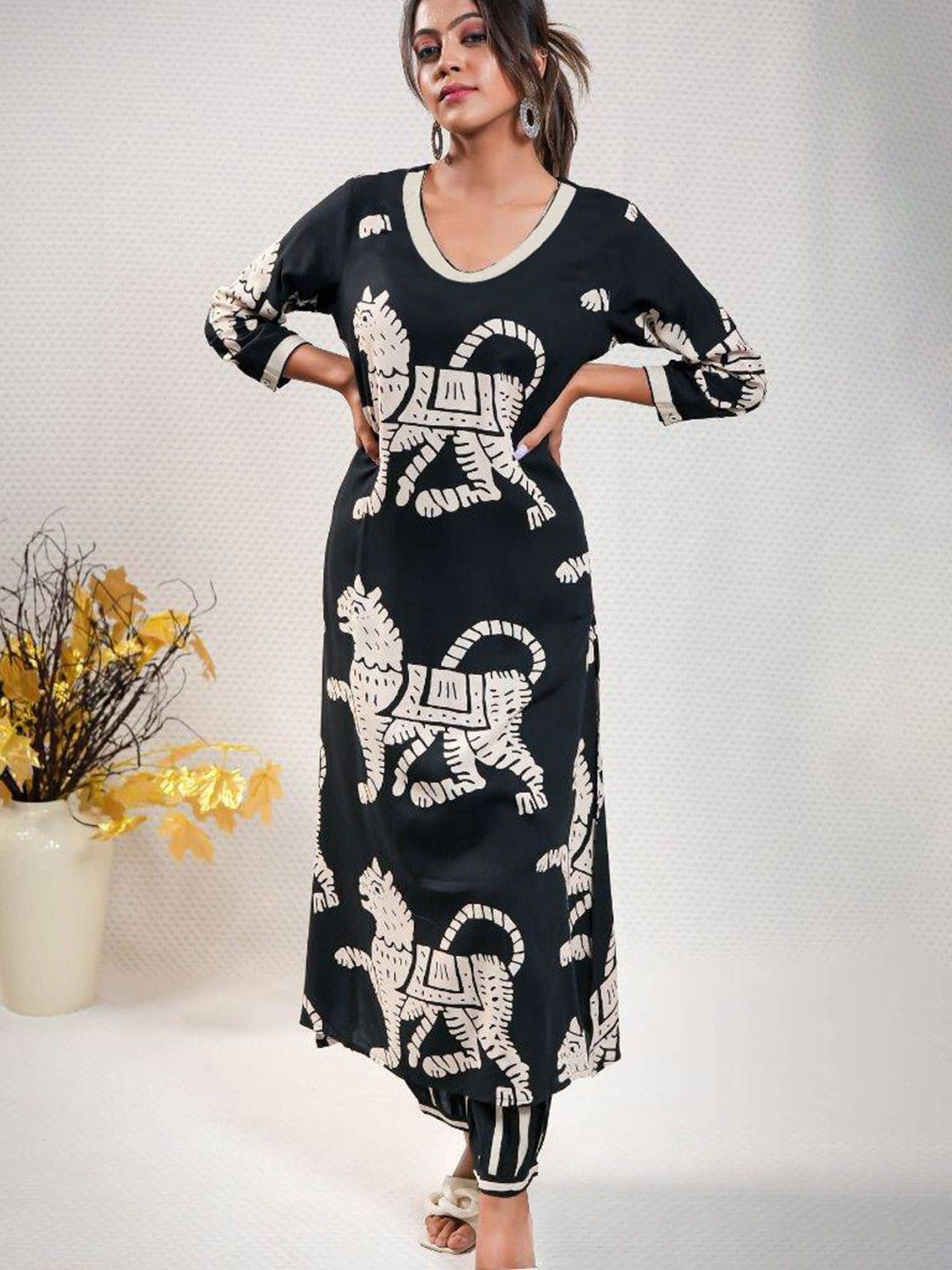 

GoSriKi Animal Printed U-Neck Straight Kurta With Palazzos, Black