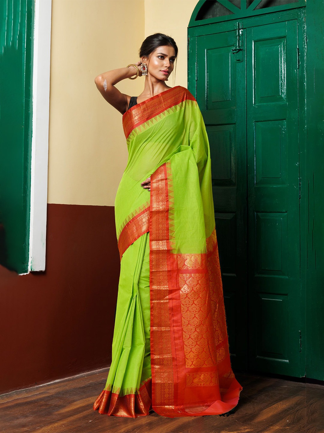 

Unnati Silks Woven Design Zari Pure Cotton Handloom Gadwal Saree, Green