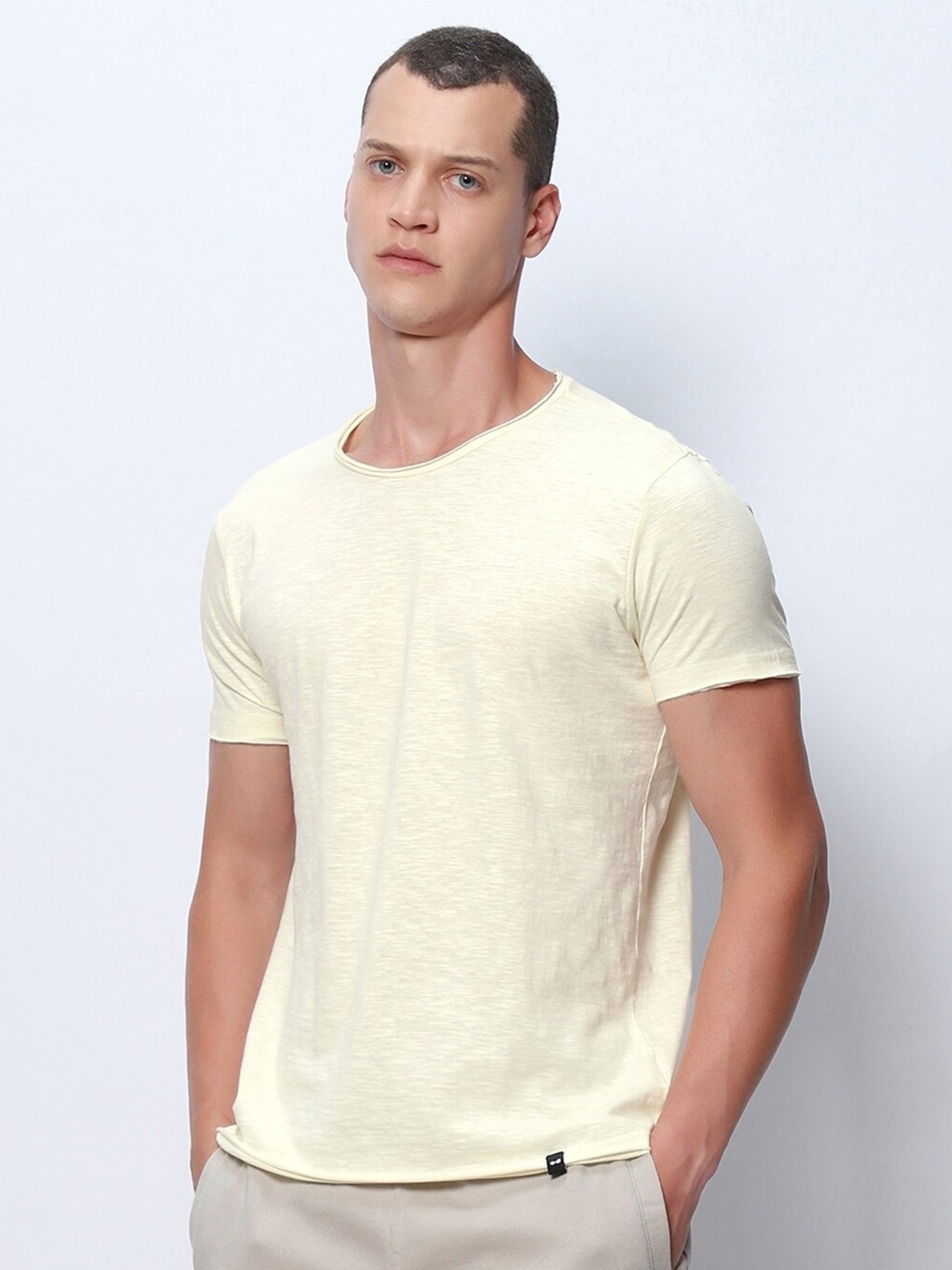 

Bewakoof Air 1.0 Gardenia T-shirt, Yellow
