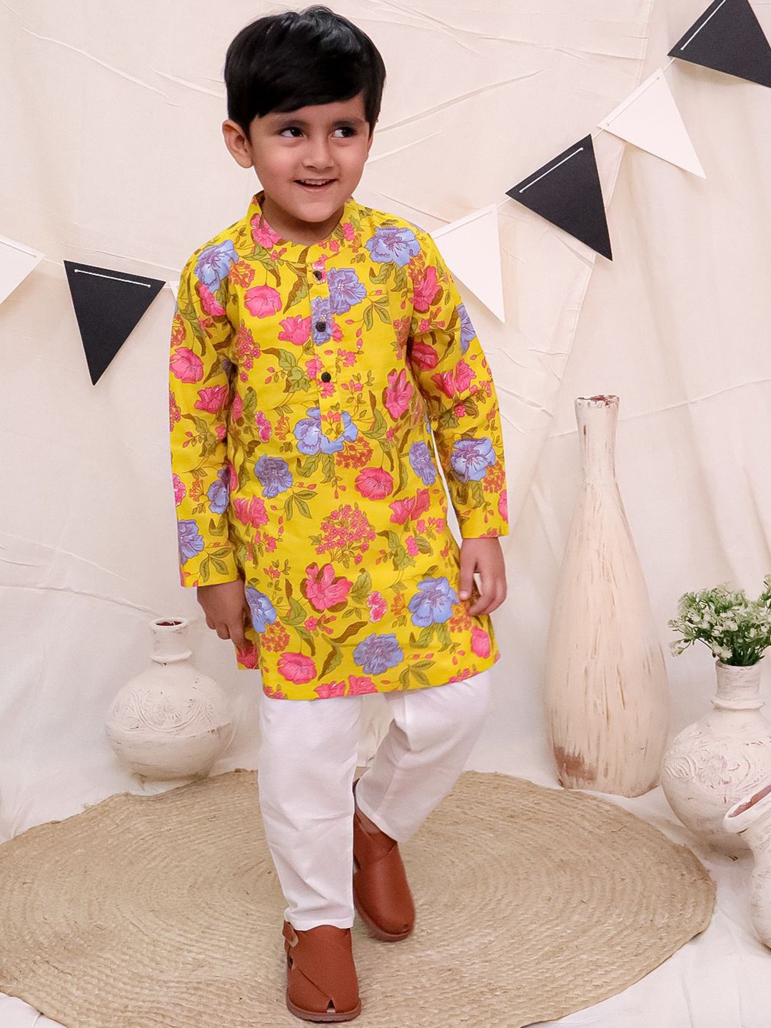 

Ka-mee Boys Floral Printed Regular Pure Cotton Kurta with Pyjamas, Yellow