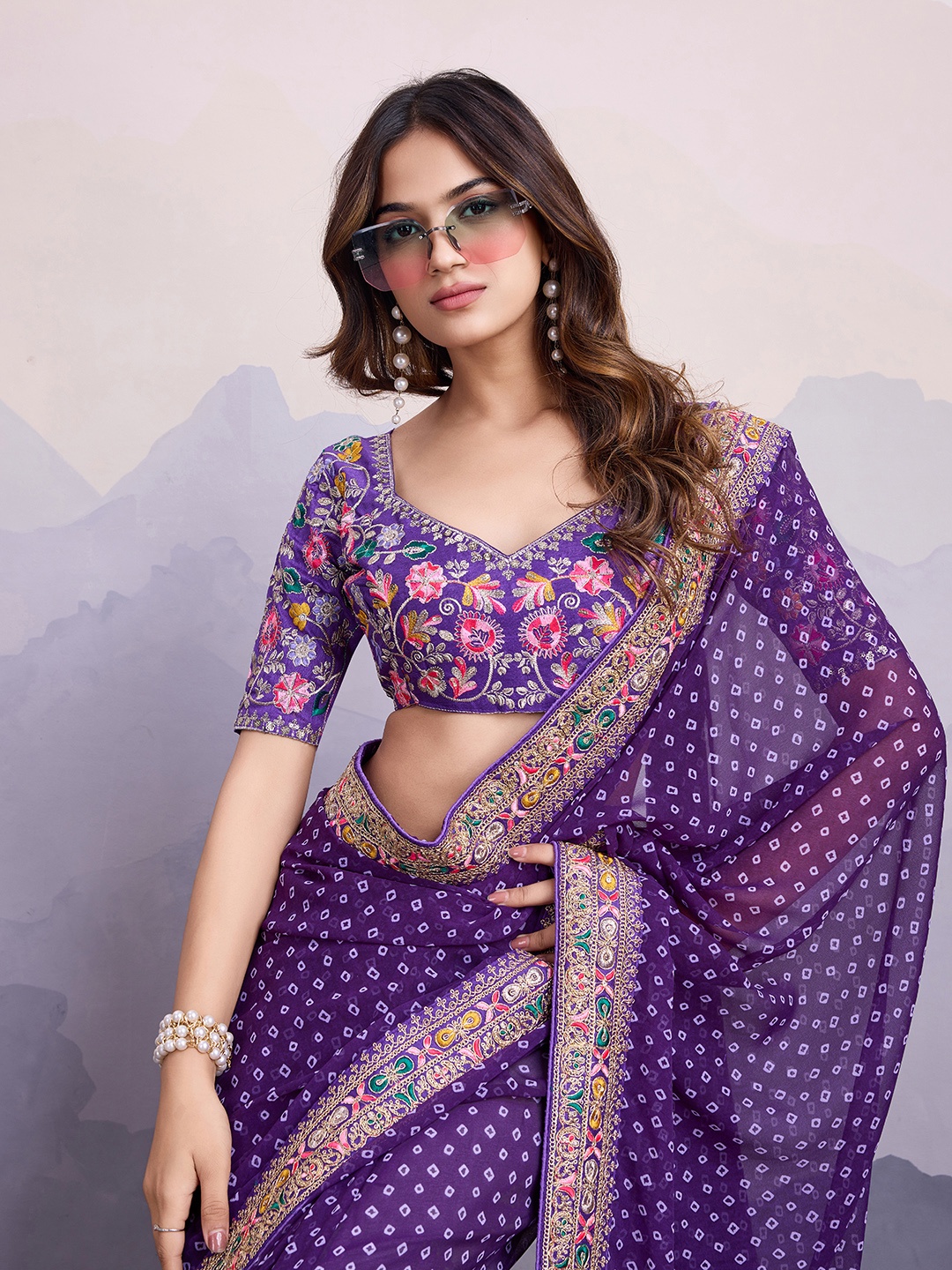 

VAIRAGEE Bandhani Sequinned Poly Georgette Saree, Purple
