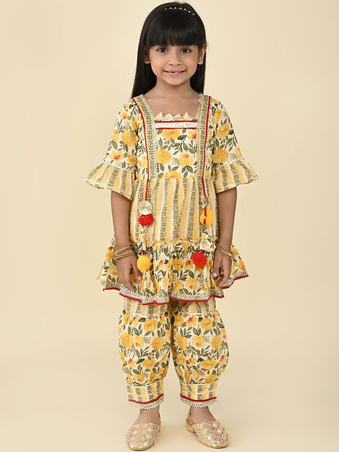 

LIL PITAARA Girls Floral Printed Regular Gotta Patti Pure Cotton Anarkali Kurta & Salwar, Yellow