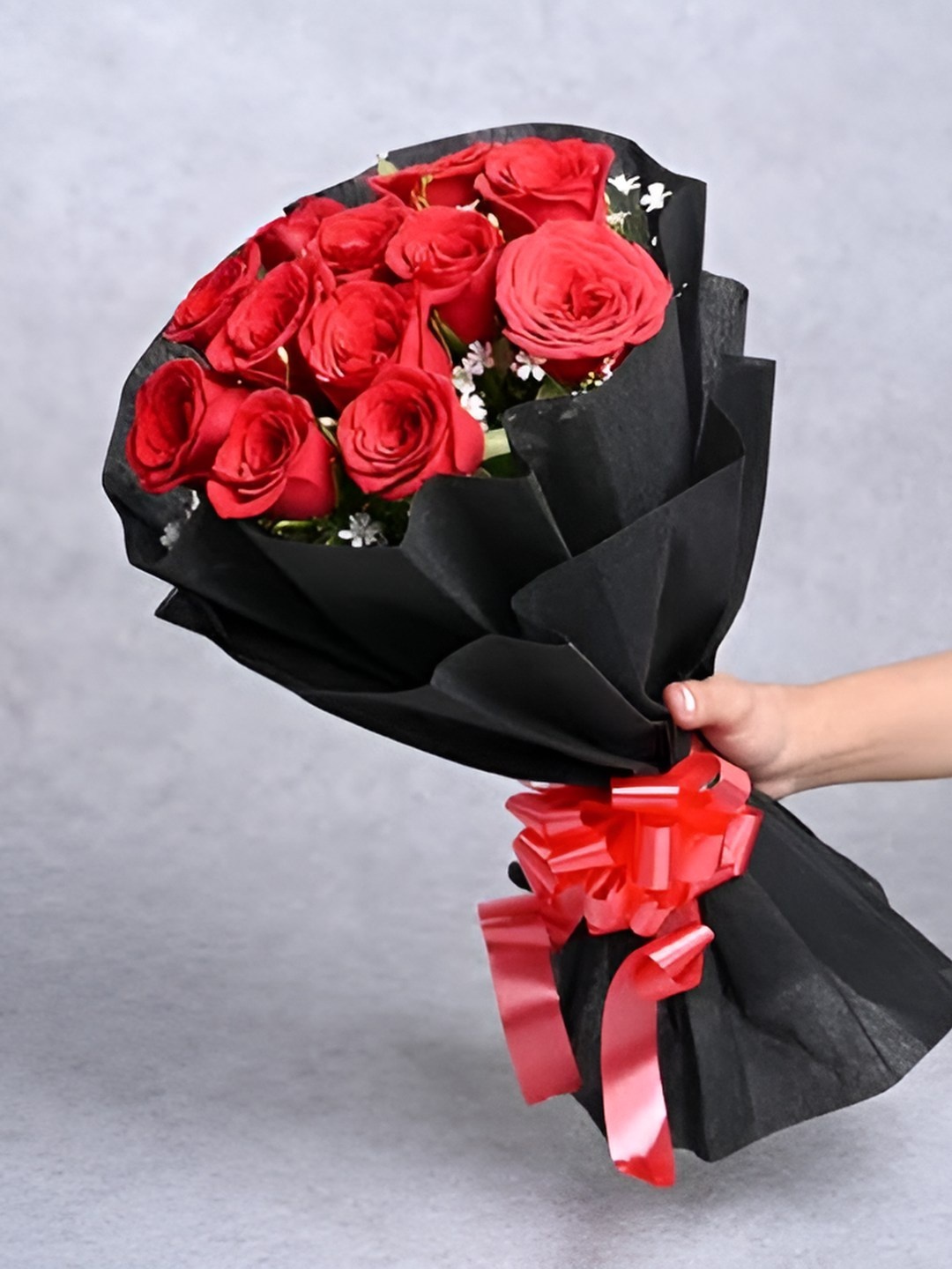 

Floweraura Red & Black 12 Pieces Fresh Roses Bouquet