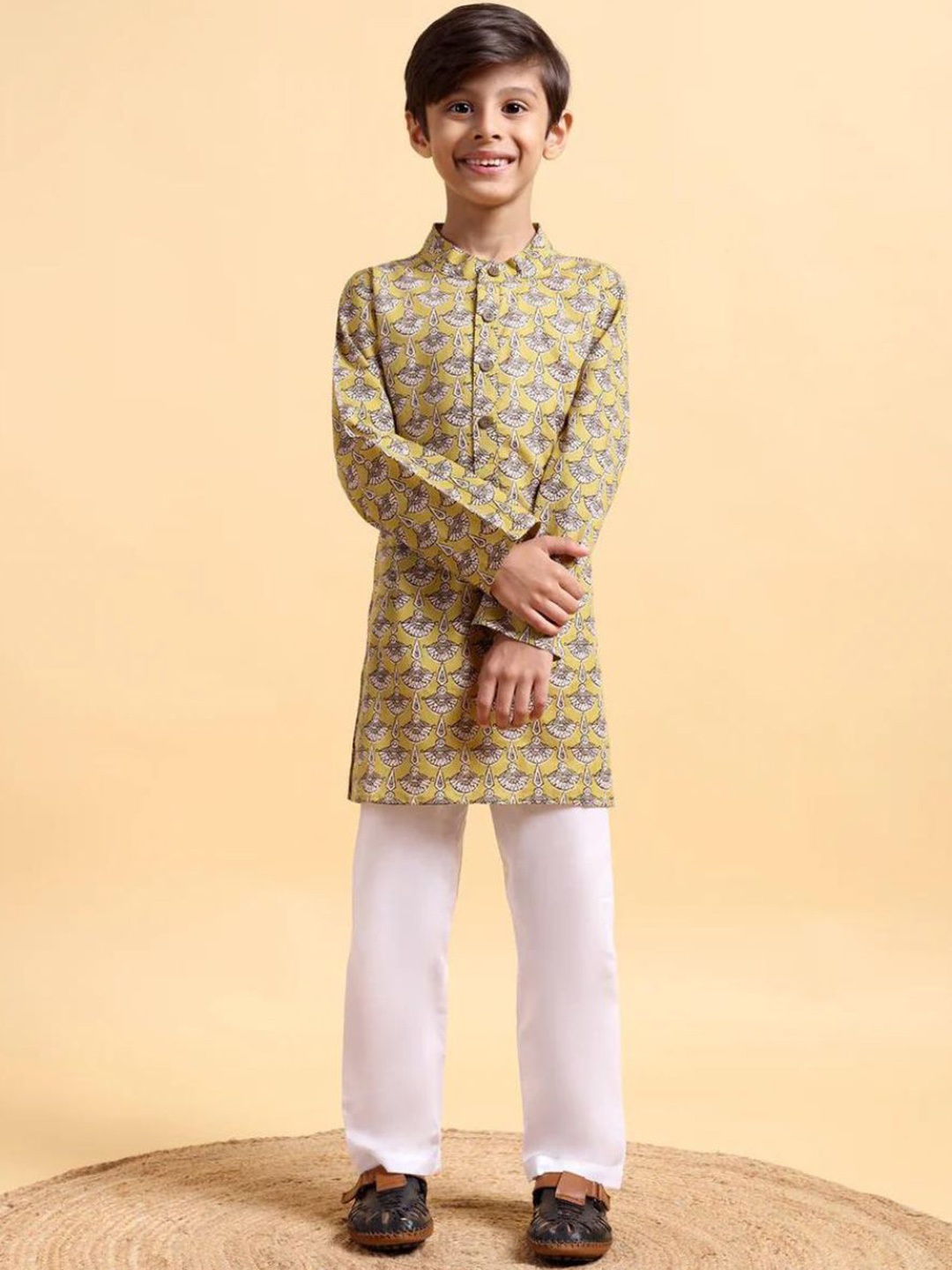 

Mera Rang Boys Printed Regular Pure Cotton Kurta with Pyjamas, Mustard