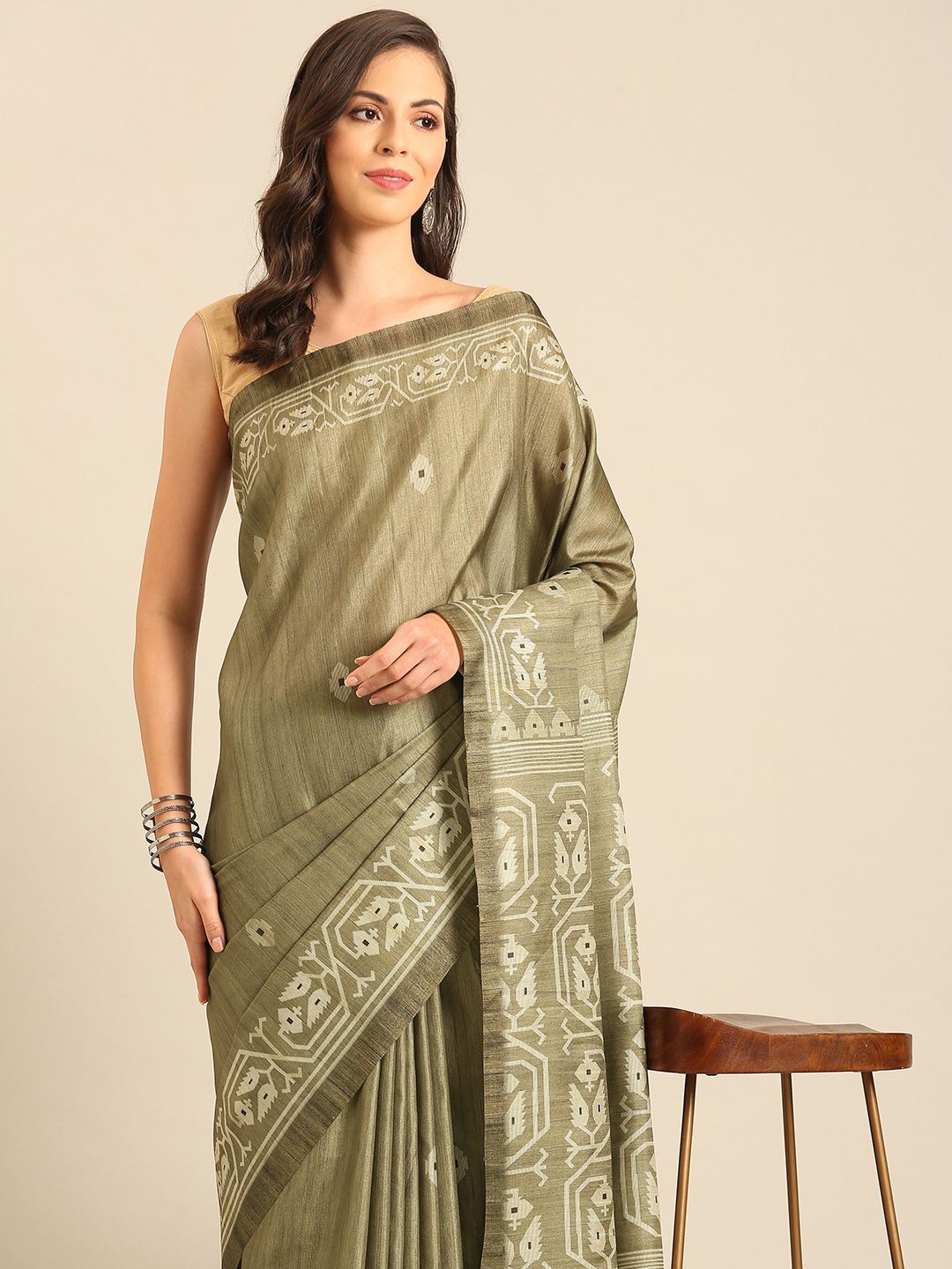 

Ishin Floral Printed Saree, Olive