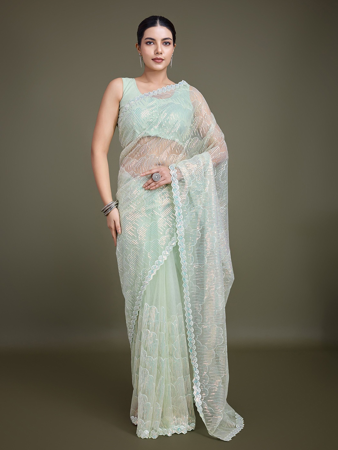 

MONJOLIKA FASHION Embellished Sequinned Net Saree, Green
