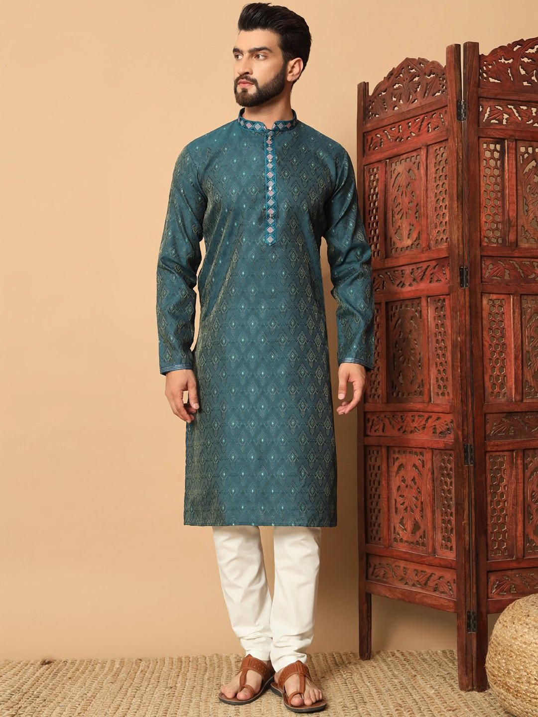 

BERISTON Geometric Woven Design Thread Work Jacquard Straight Kurta with Pyjamas, Green