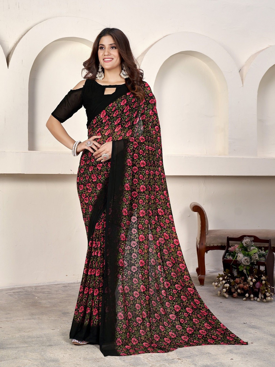 

VARNI FABRICS Floral printed Pure Georgette Saree, Black