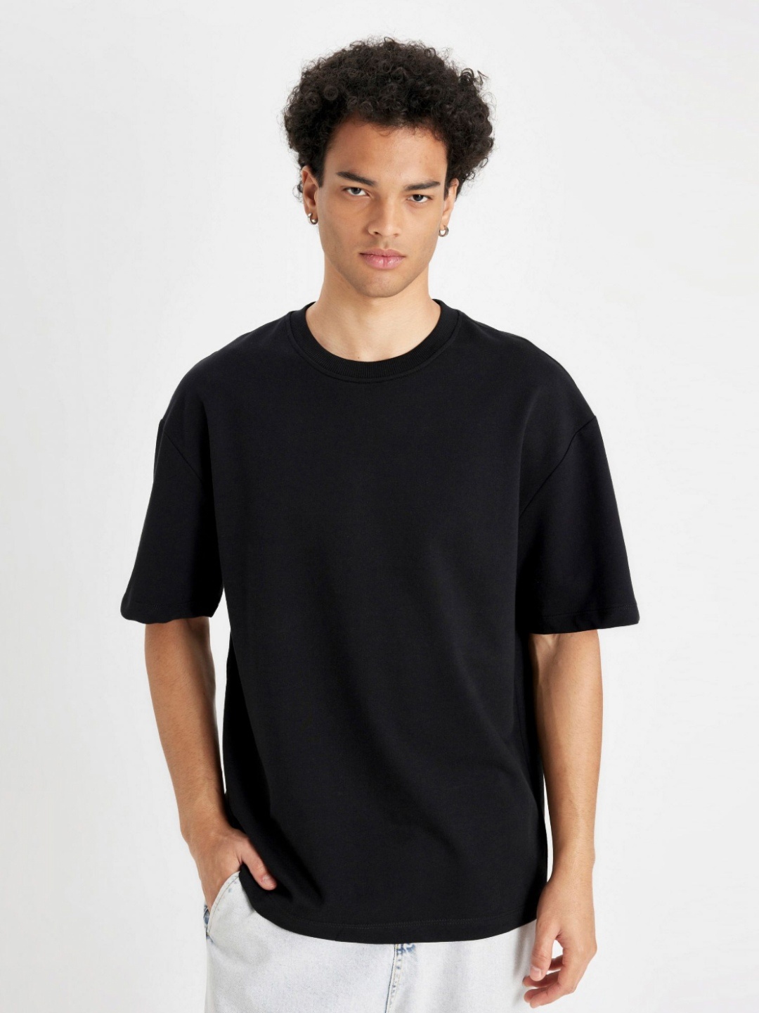 

DeFacto Men Solid Round Neck Cotton T-Shirt, Na