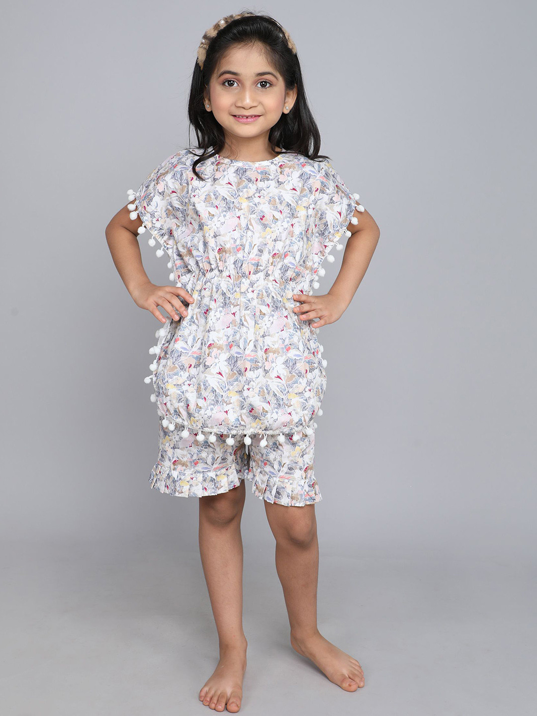 

Little Clothings Girls Printed Night suit, Grey