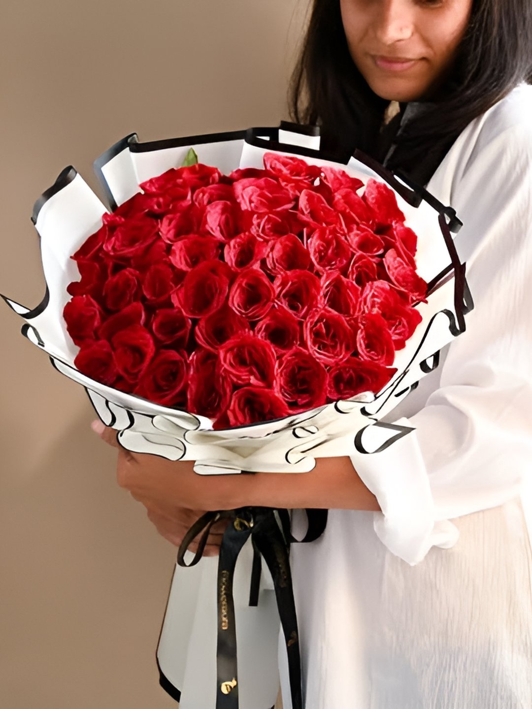 

Floweraura Attractive Love Red & White 50 Pieces Fresh Roses Bouquet