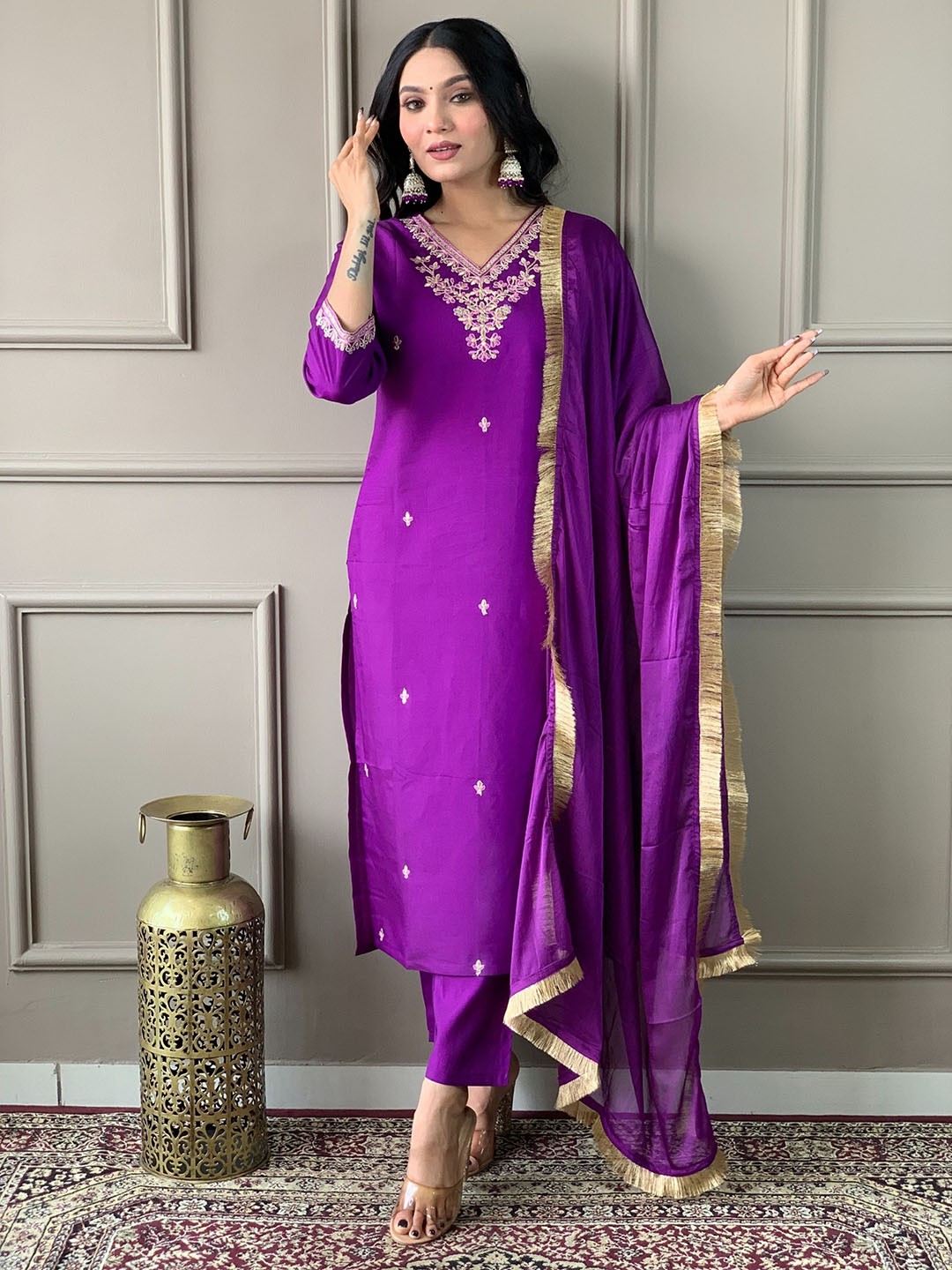 

NIZA FASHION Floral Embroidered Chanderi Silk Straight Kurta & Trousers With Dupatta, Purple
