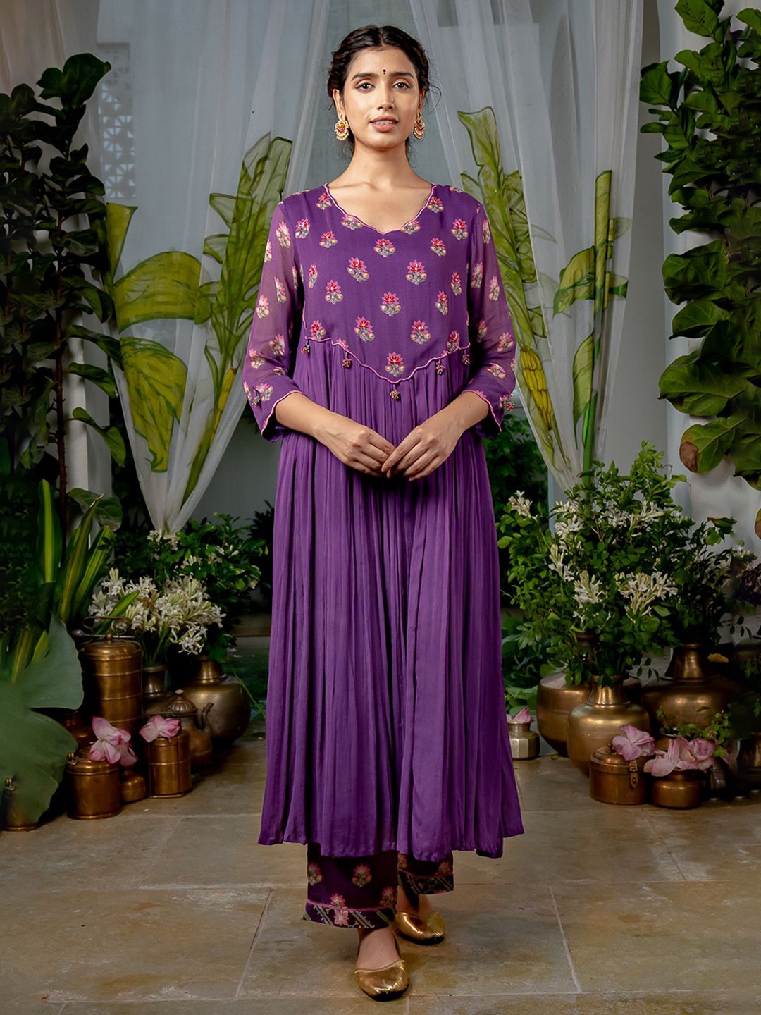 

Baise Gaba Women Floral Printed Regular Beads and Stones Silk Georgette Kurta with Pyjamas, Purple