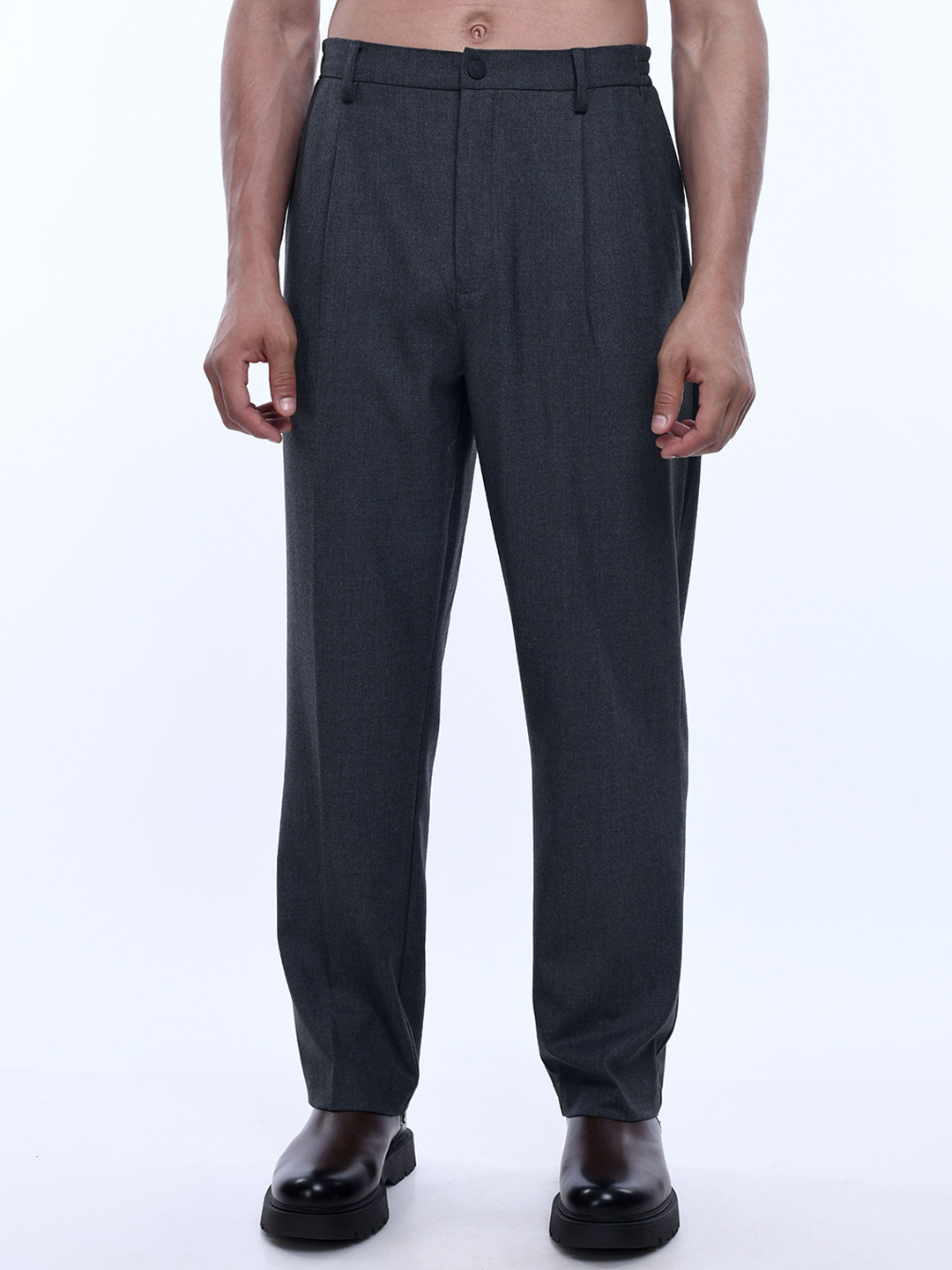 

Tailoraedge Men Solid Relaxed Pleated Trousers, Grey