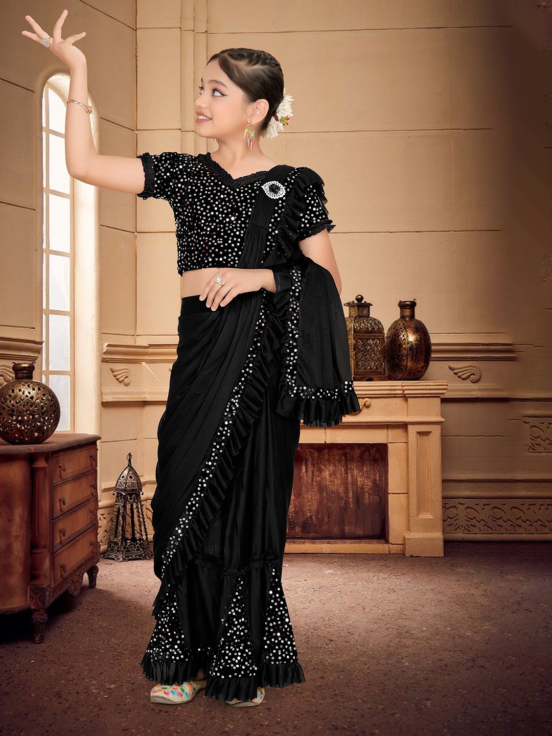 

HARPITA Solid Sequinned Ready to Wear Saree, Black