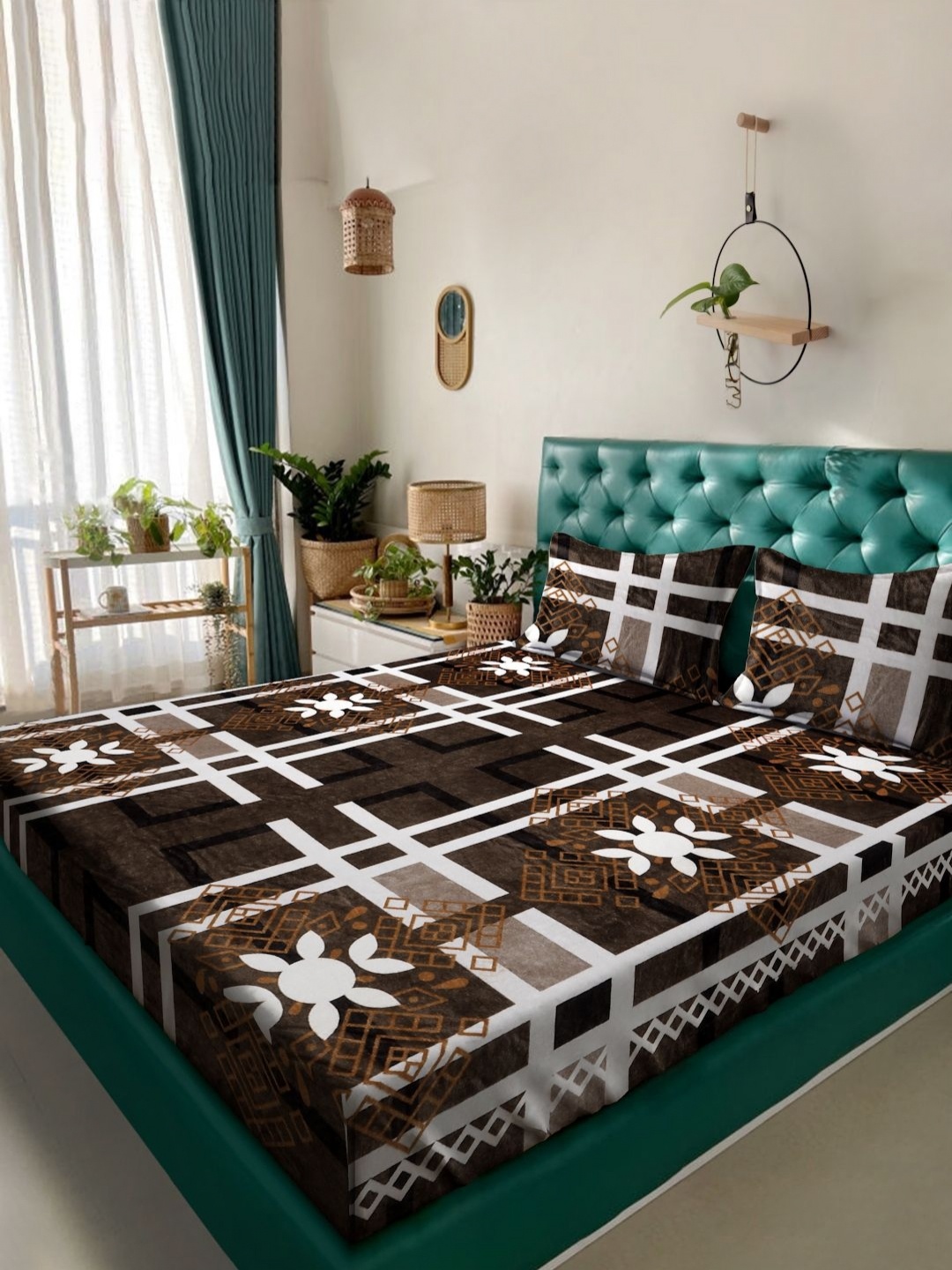 

KLOTTHE Brown & White Floral Printed 300TC Woolen Double King Bedsheet & Pillow Covers