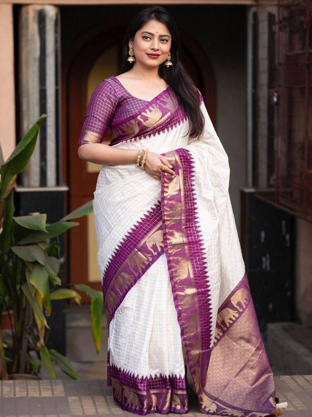 

SANJANA SILK Checked Zari Banarasi Saree, Purple