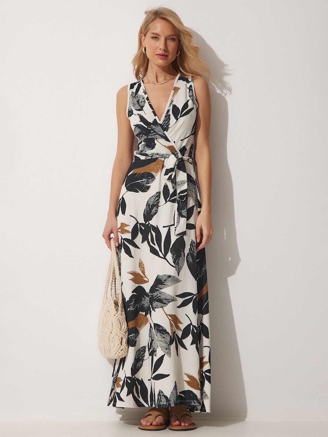 

Happiness istanbul Floral Print Maxi Dress, Off white