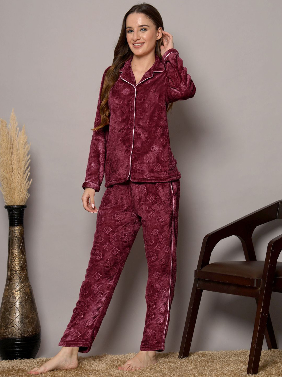 

FABINALIV Geometric Embossed Lapel Collar Winter Night Suit, Maroon