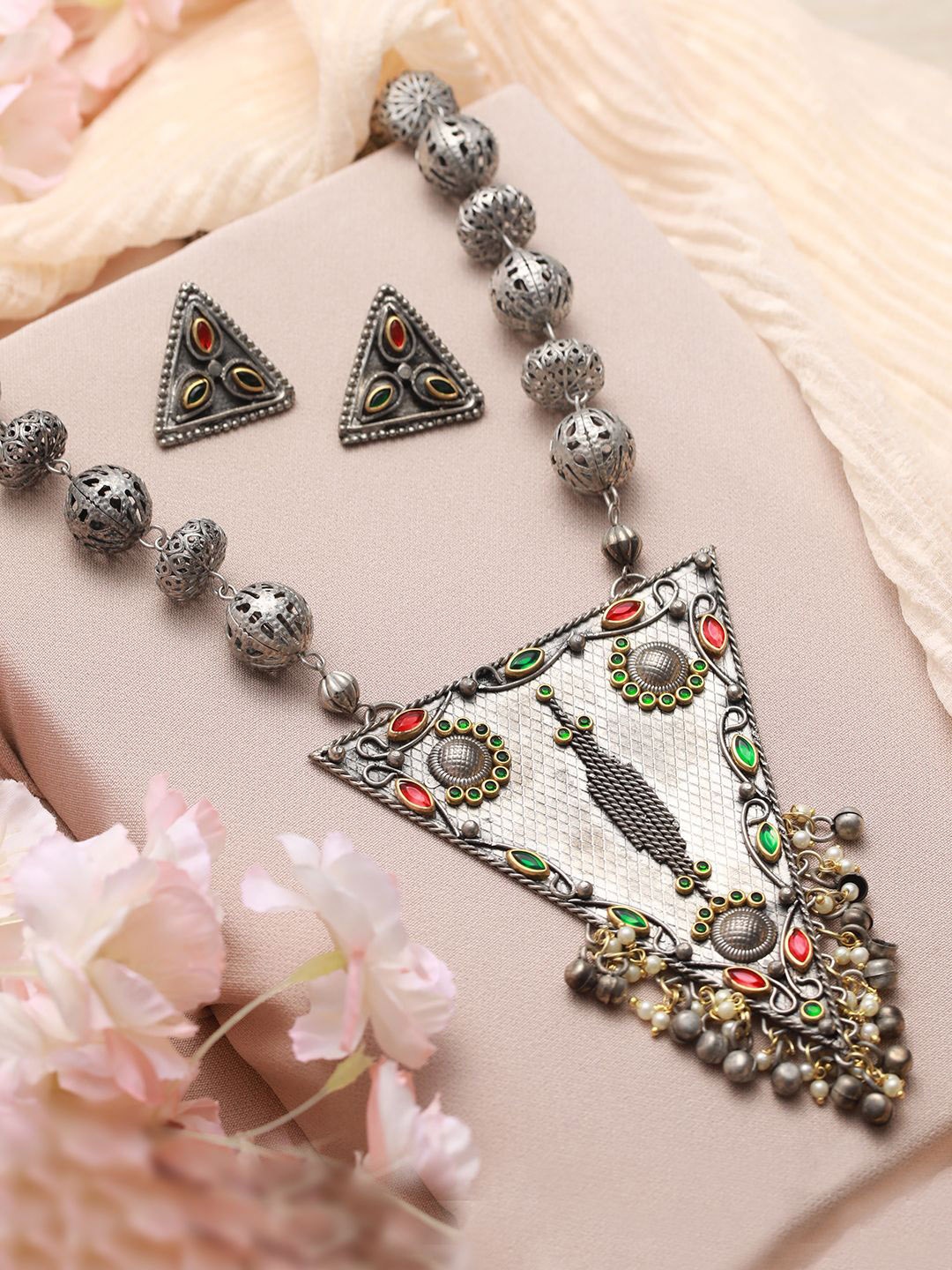 

Anouk Silver-Plated Oxidised Kundan Stone Studded Ghungroo Beaded Jewellery Set