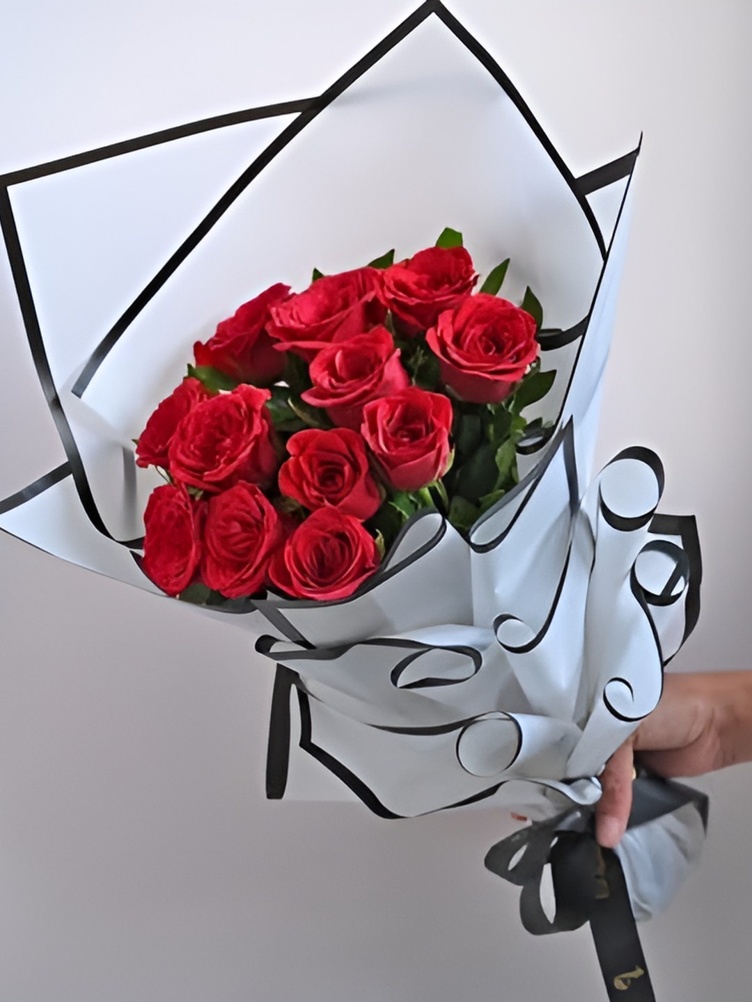 

Floweraura Love Attractive Red & White 10 Pieces Fresh Roses Bouquet