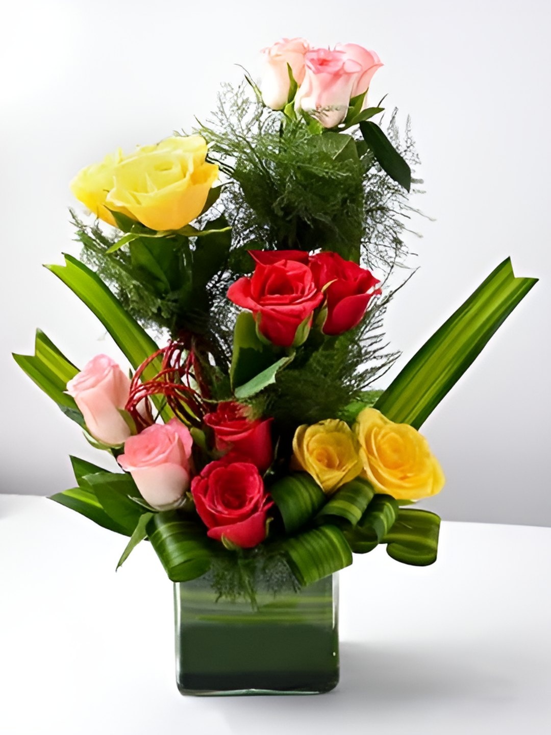 

Floweraura Yellow & Red 15 Pieces Fresh Roses Bouquet