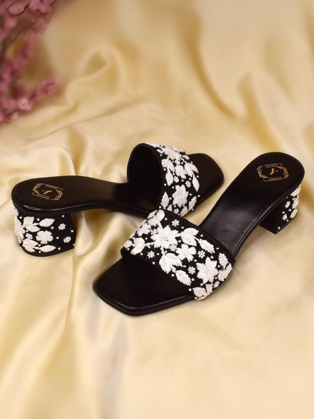 

YASSIO Women Embroidered Ethnic Block Sandals, Black