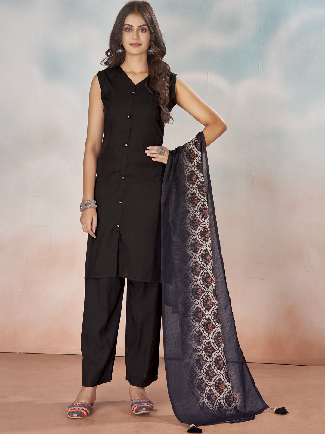 

STYLE SAMSARA Straight Kurta with Trousers & With Dupatta, Black