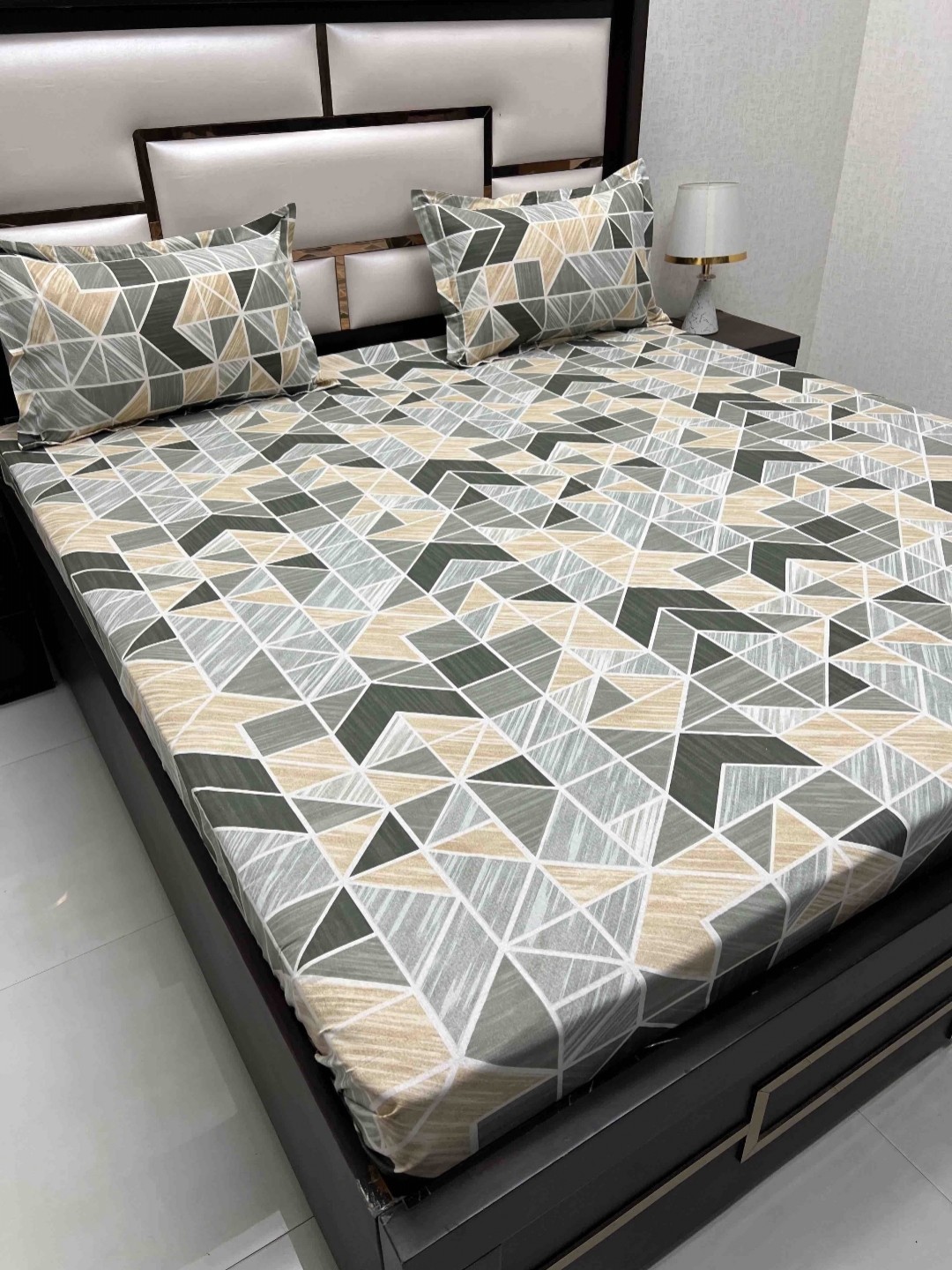 

Pure Decor Passion Grey & Black Geometric 300 TC Queen Bedsheet with 2 Pillow Covers