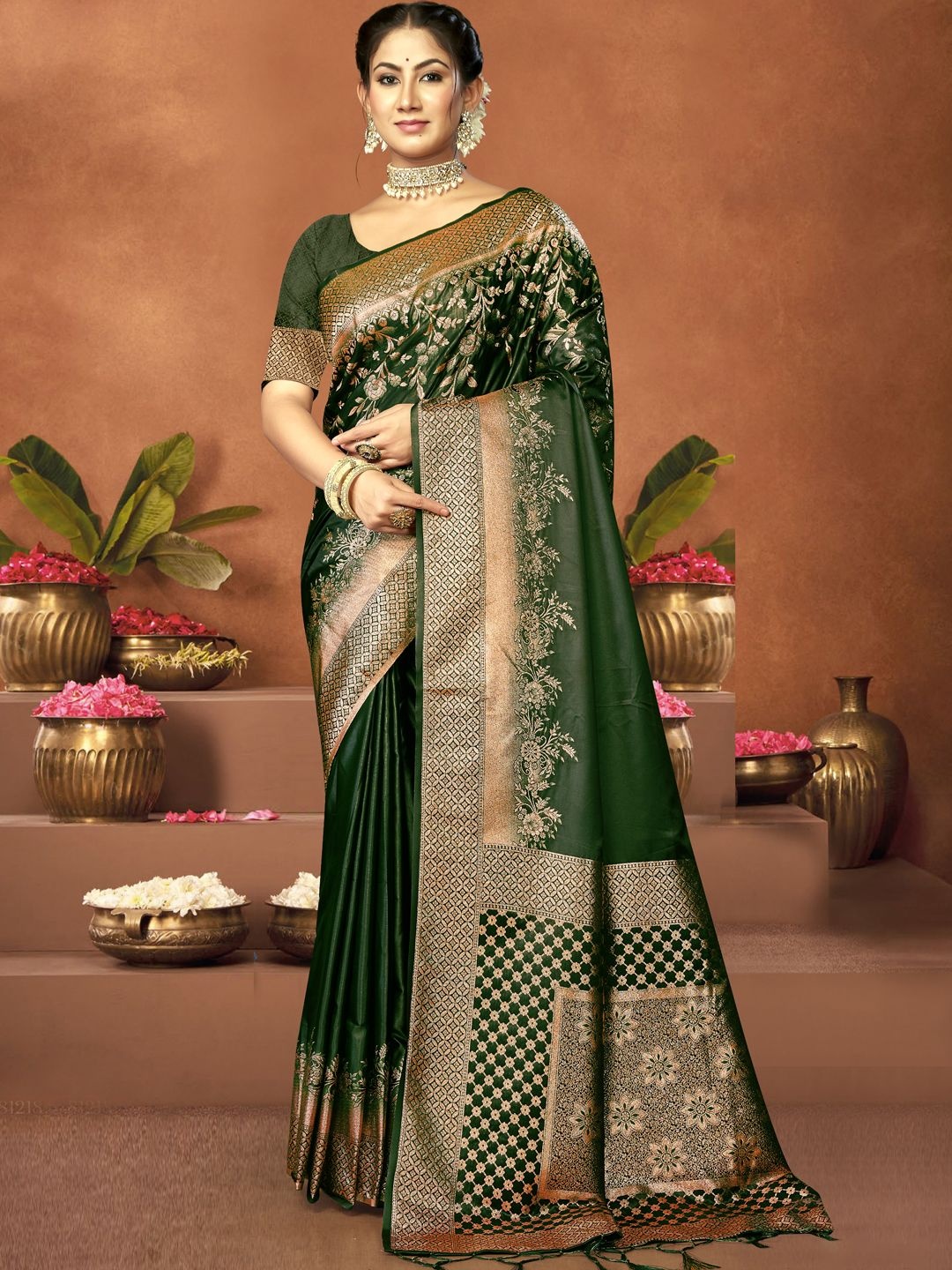 

Ishin Ethnic Motifs Printed Zari Satin Saree, Green