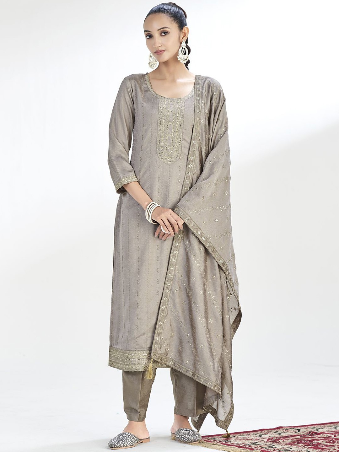 

J Turritopsis Floral Embroidered Kurta With Trousers & Dupatta, Grey