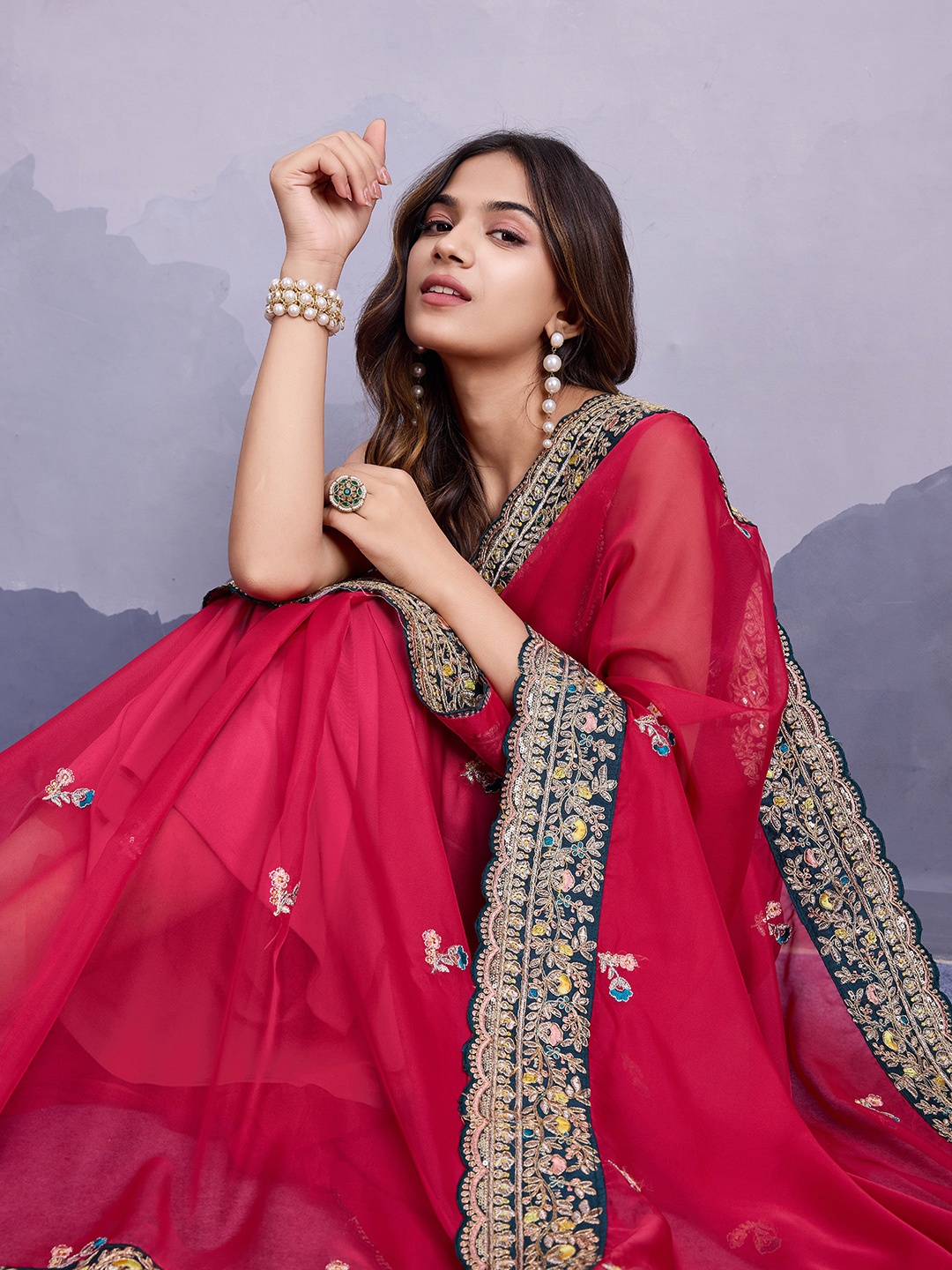 

VAIRAGEE Floral Sequinned Organza Saree, Pink