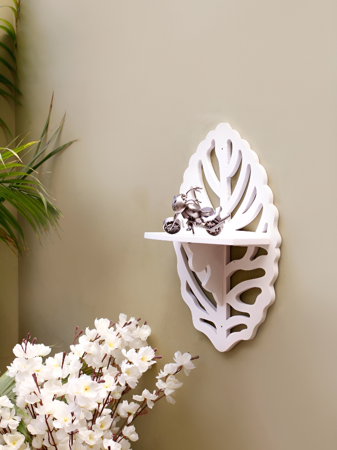 

Wooden Twist White Wooden Beautiful Decorative Floating Basic Wall Shelf