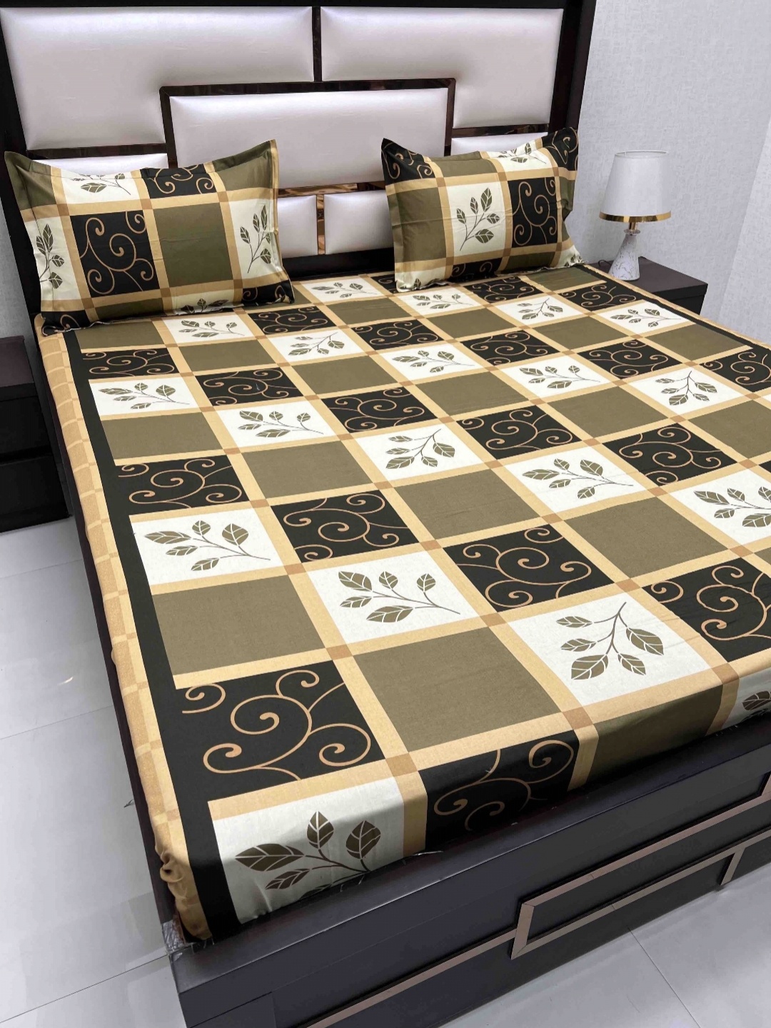 

Pure Decor Velar Sib Green & White Geometric 400 TC King Bedsheet with 2 Pillow Covers