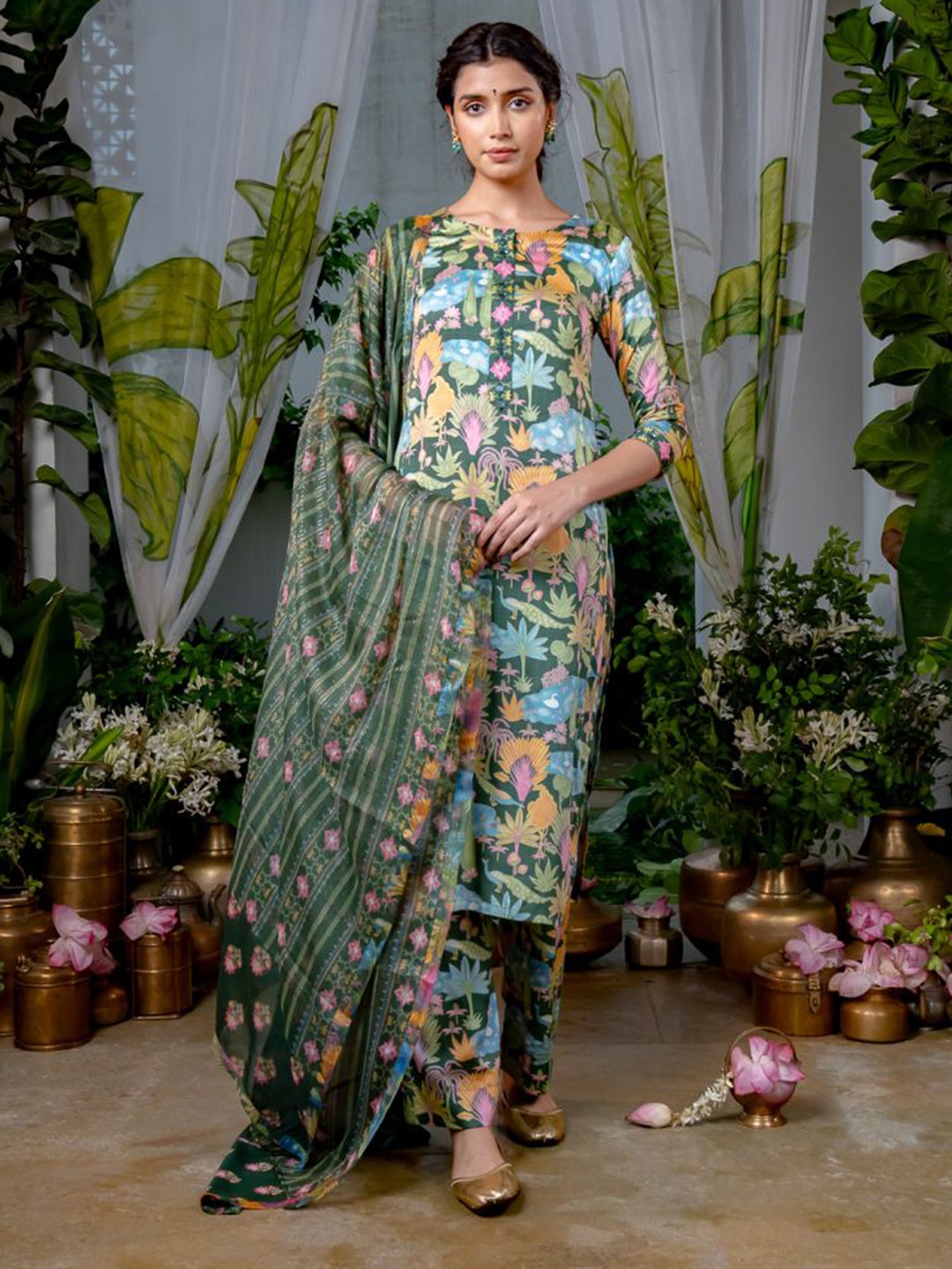 

Baise Gaba Women Floral Printed Regular Zardozi Kurta with Pyjamas & With Dupatta, Green