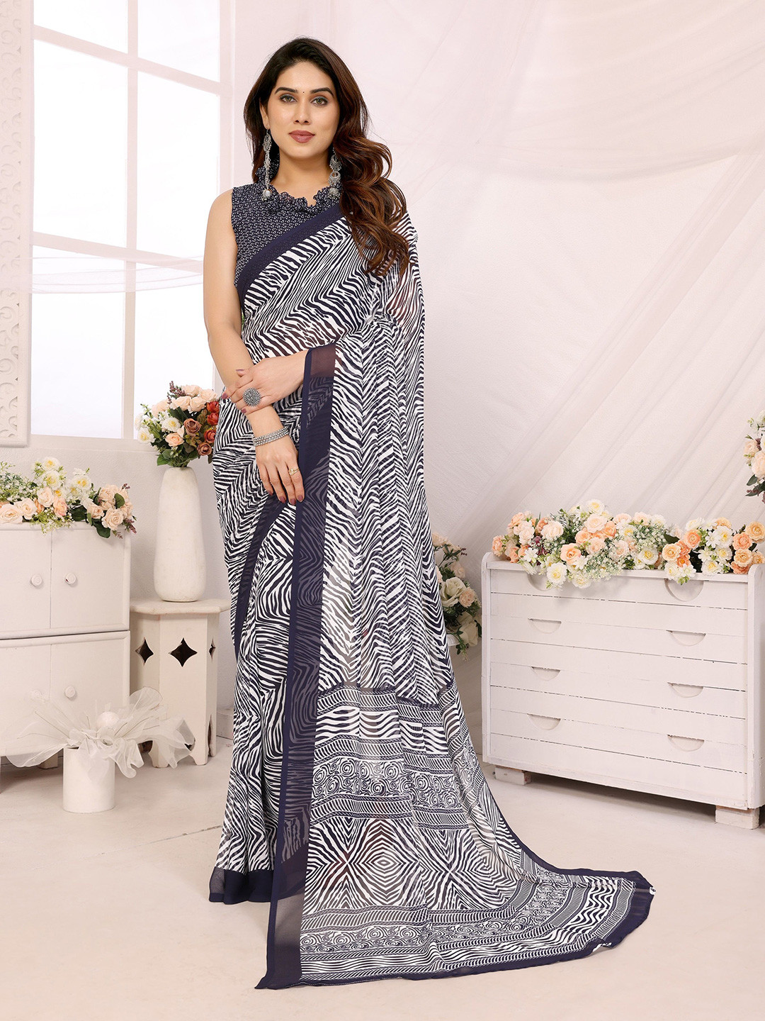 

Ambuja International Pure Georgette Leheriya Saree, Navy blue