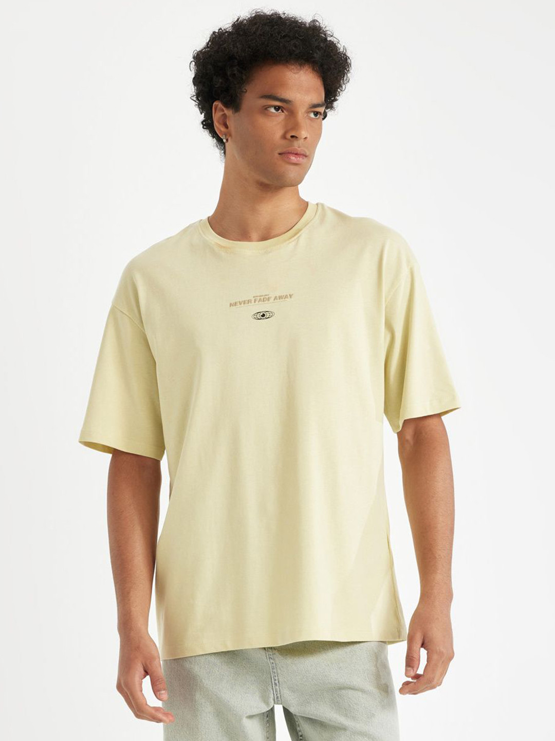 

DeFacto Men Printed V-Neck Pockets T-shirt, Na