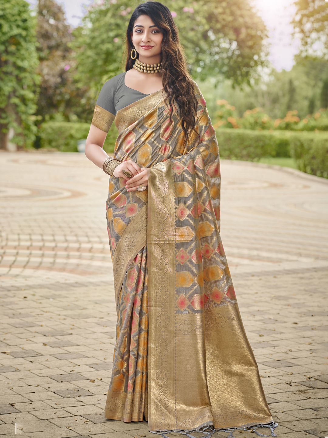

Ishin Woven Design Zari Organza Saree, Grey