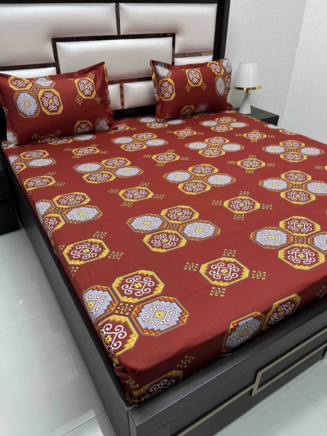 

Pure Decor Velar Sib Red & White Ethnic Motifs 400 TC King Bedsheet with 2 Pillow Covers
