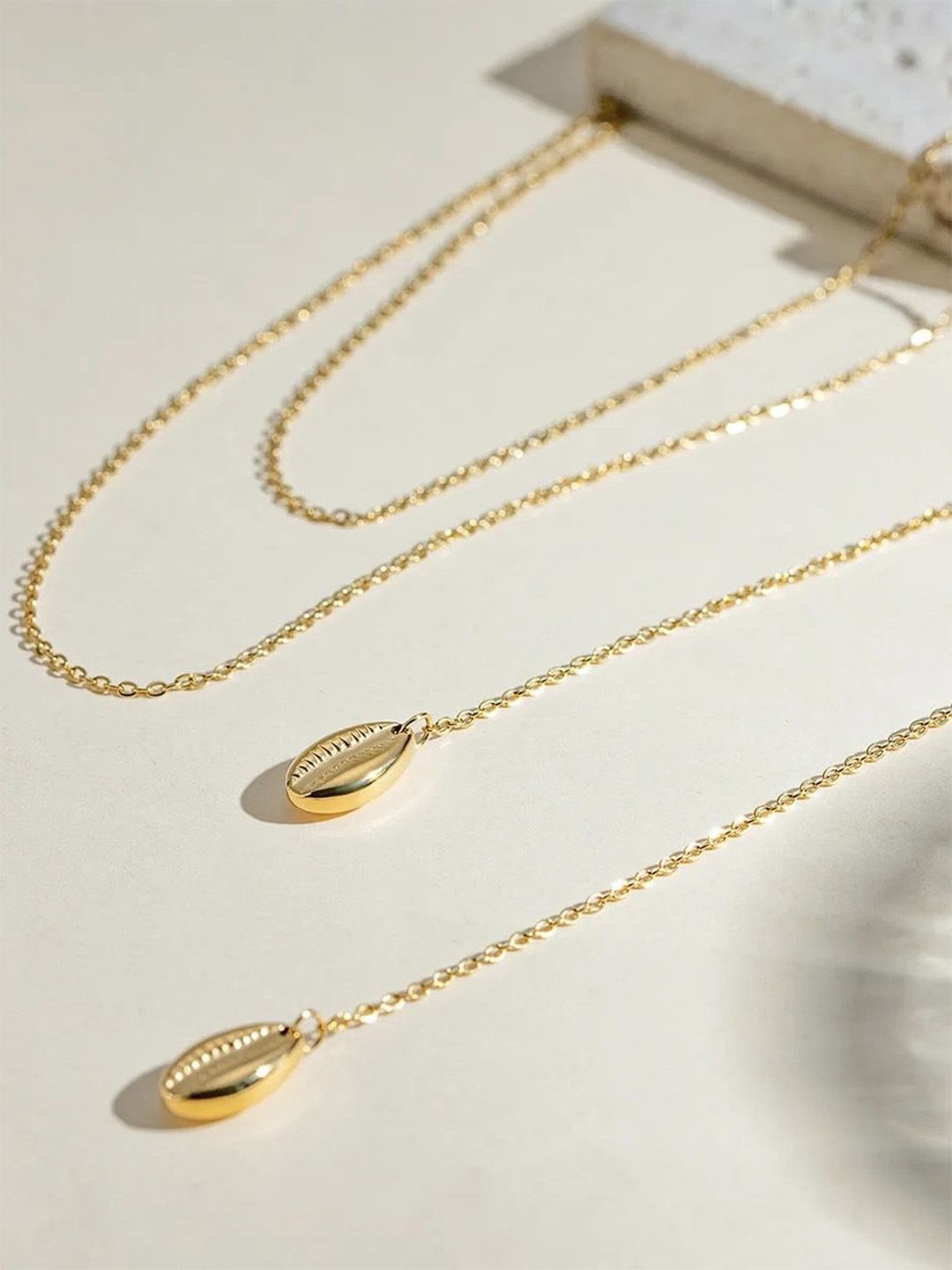 

Dorada Jewellery Gold-Plated Open Ended Seashell Shaped Chain