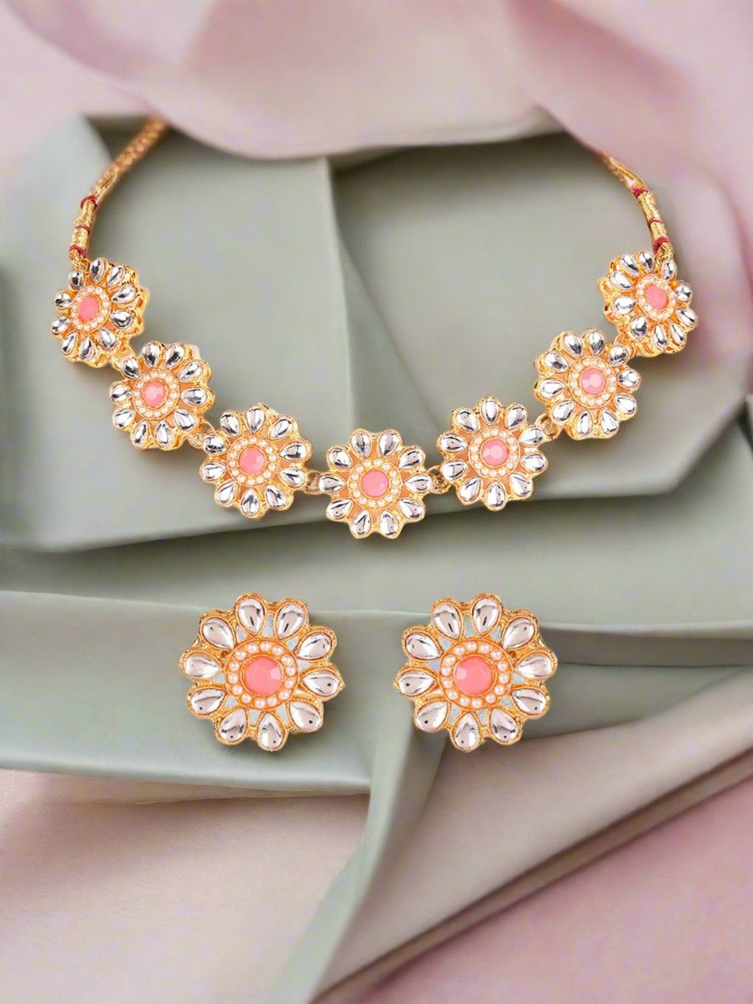 

Anouk Gold-Plated Kundan Studded & Beaded Jewellery Set