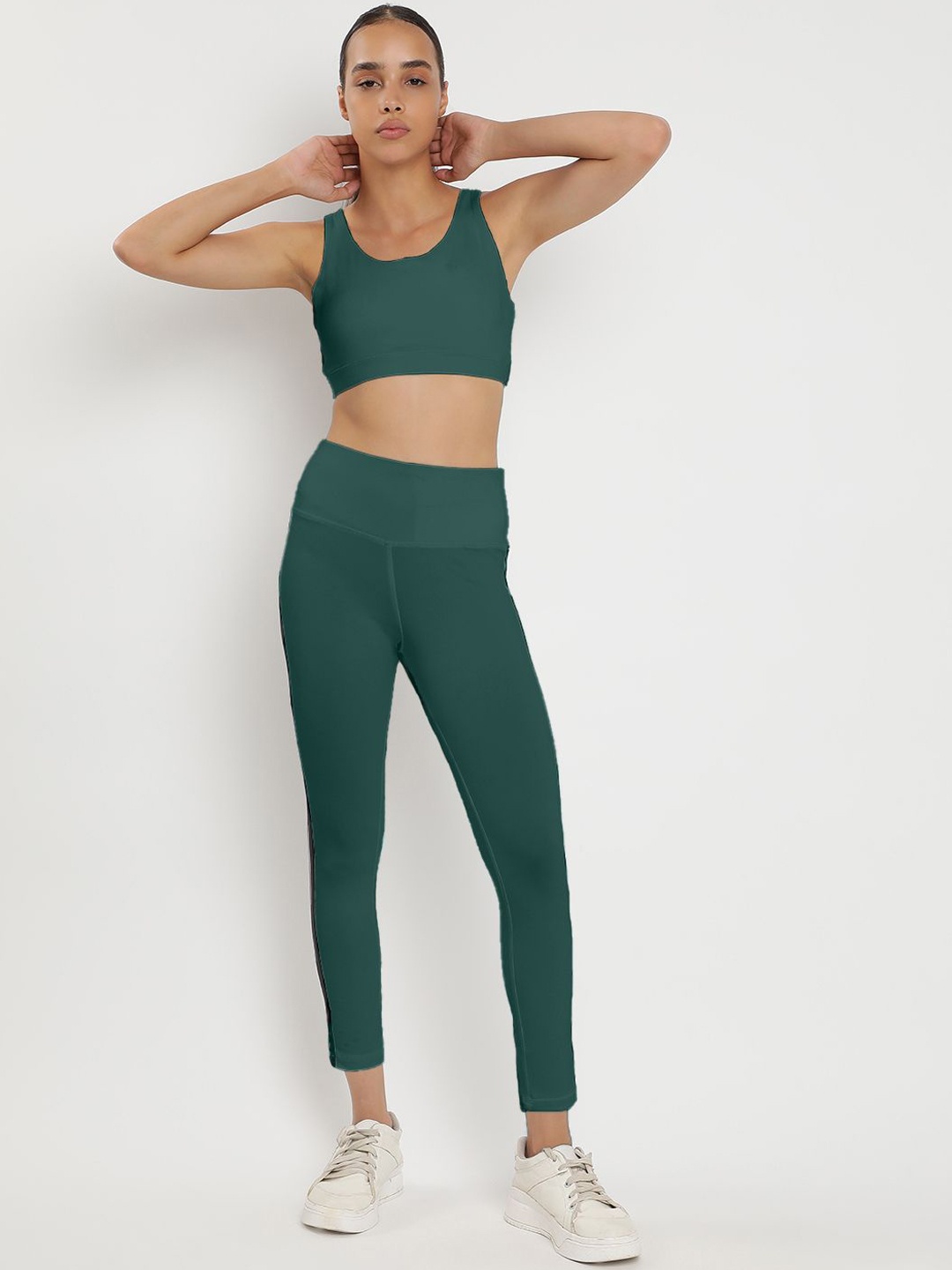 

Wearjukebox Synergy Sports Bra With High Rise Tights, Green
