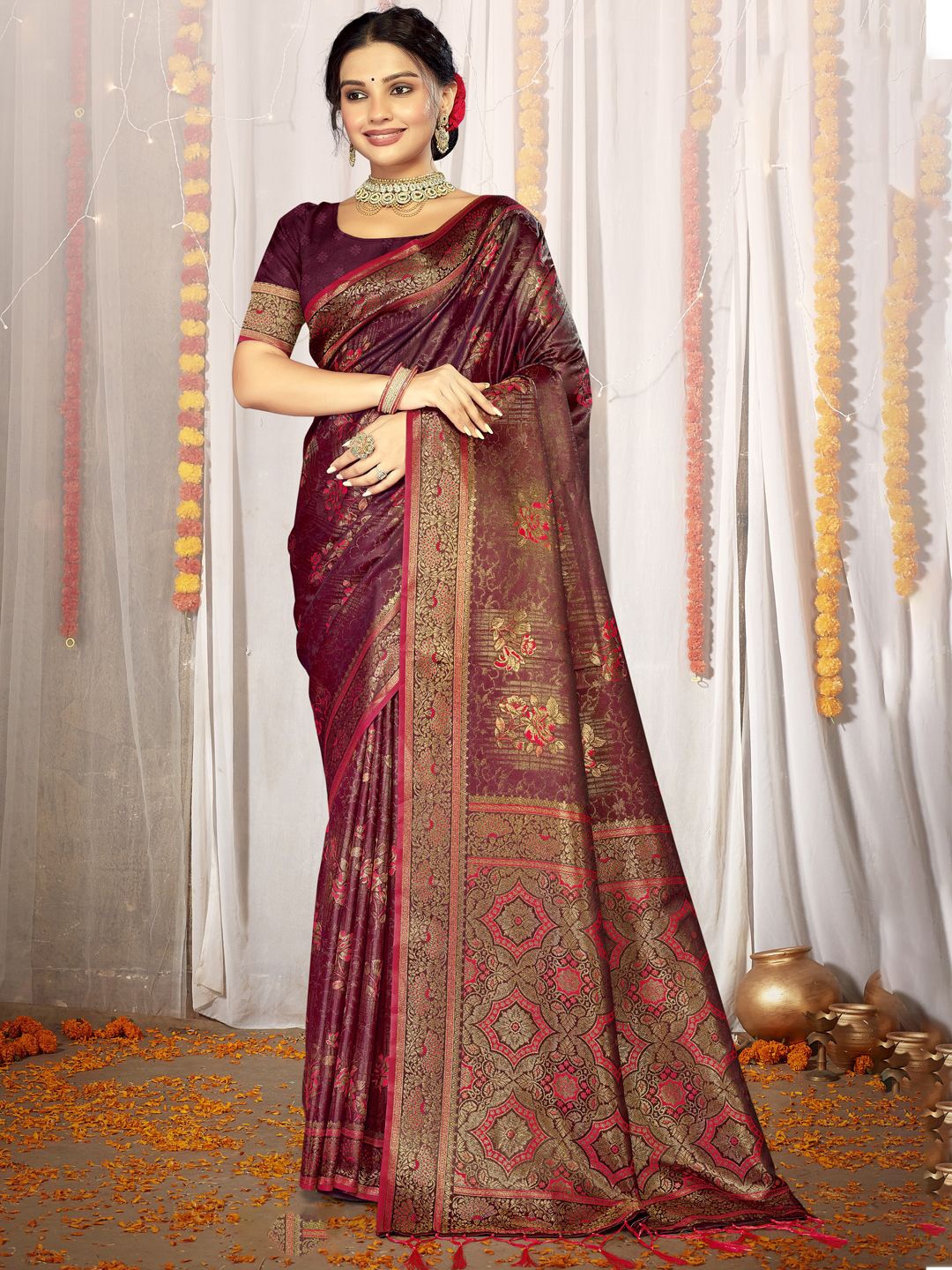 

Ishin Woven Design Zari Satin Saree, Burgundy