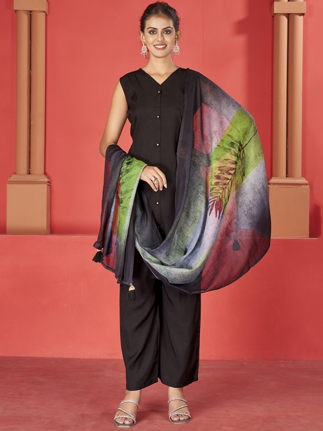 

STYLE SAMSARA V-Neck Regular Kurta With Trousers & Linen Printed Dupatta, Black